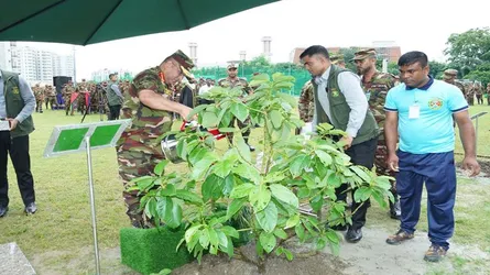 বৃক্ষরোপণ অভিযান উদ্বোধন করলেন সেনাপ্রধান