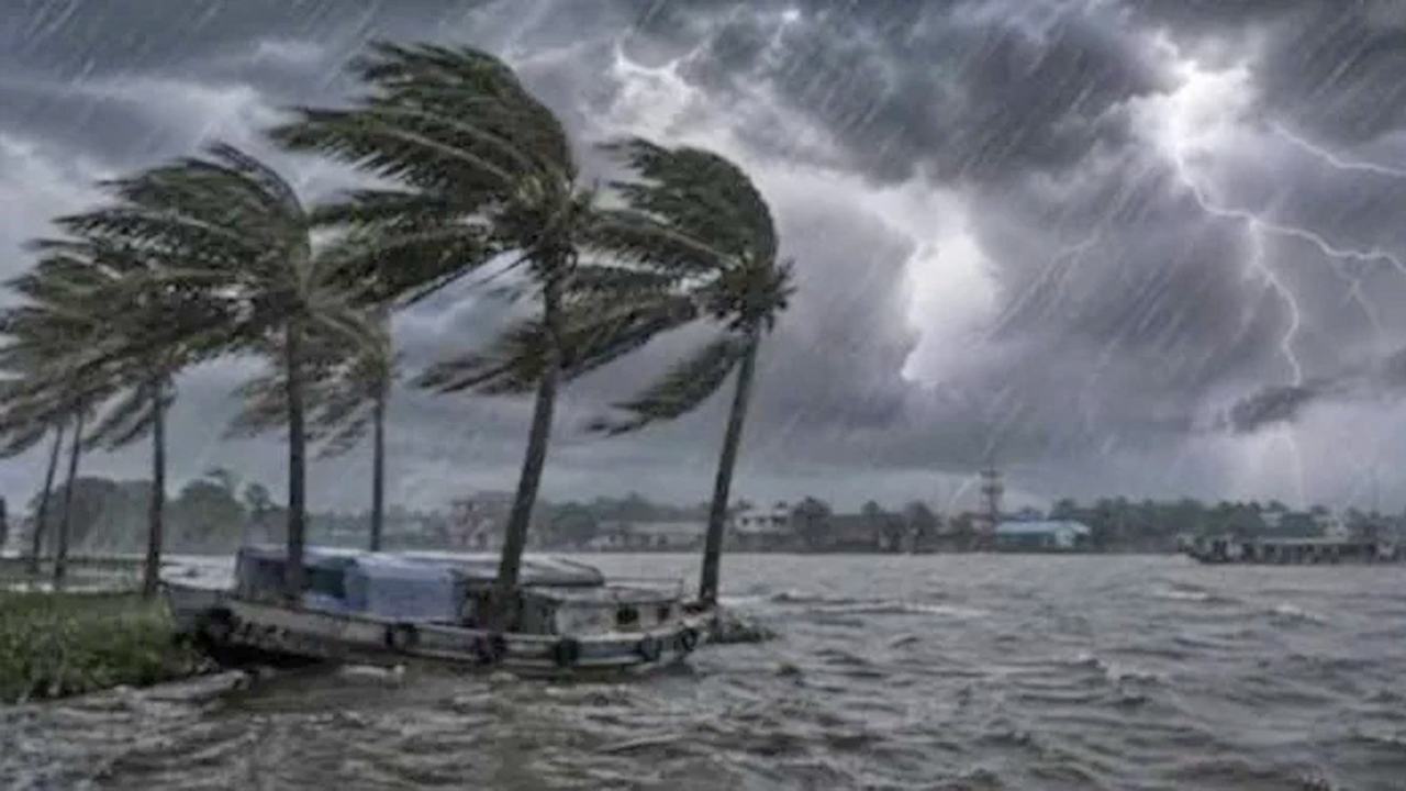 Warning-of-gusty-winds-and-thunderstorms-in-19-regions-of-the-country