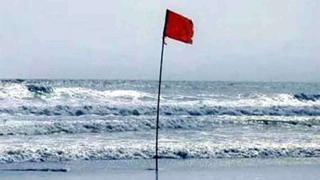 Warning-signal-number-3-at-seaports,-number-1-at-river-ports