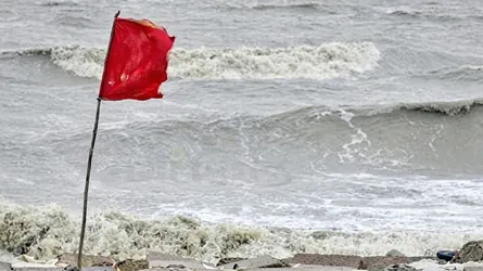 চার সমুদ্রবন্দরে ৩ নম্বর সতর্ক সঙ্কেত
