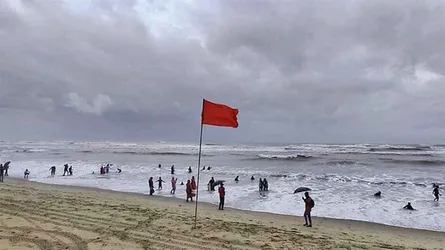 লঘুচাপের প্রভাবে সমুদ্র বন্দরে ৩ নম্বর সতর্ক সঙ্কেত