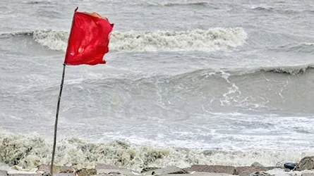 সমুদ্রবন্দর থেকে সতর্ক সঙ্কেত প্রত্যাহার, নদীবন্দরে ঝড়ের সতর্কতা