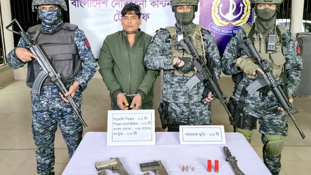 টেকনাফে আগ্নেয়াস্ত্রসহ ওয়ারেন্টভুক্ত আসামি গ্রেফতার