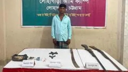 লোহাগাড়ায় তাঁতী লীগ সভাপতির খামার বাড়ি থেকে অস্ত্র উদ্ধার, আটক ১