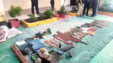 সীতাকুণ্ডে যৌথ অভিযানে বিপুল পরিমাণ অস্ত্র উদ্ধার