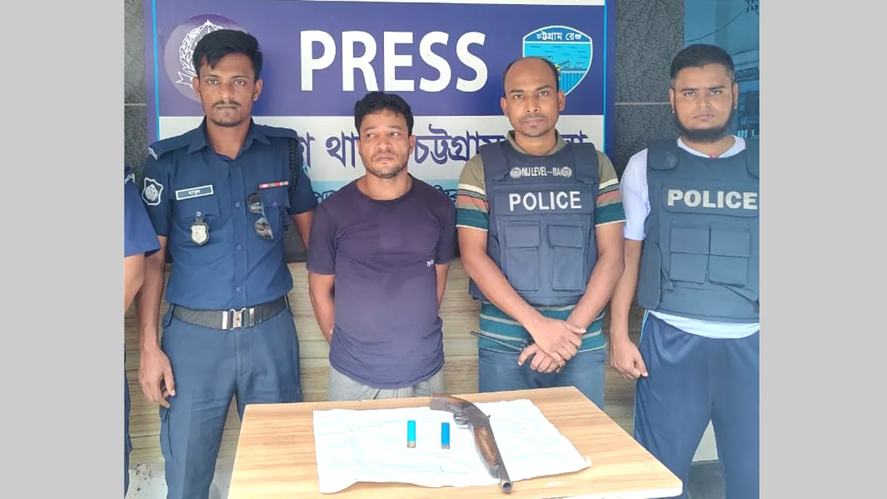 চন্দনাইশে অস্ত্রসহ গ্রেফতার ১