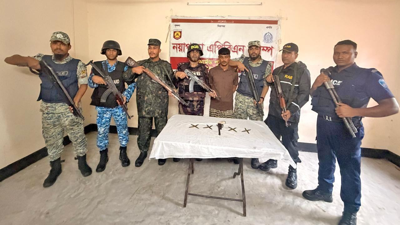 Weapons,-drugs-seized-in-joint-operation-in-Rohingya-camp,-9-arrested