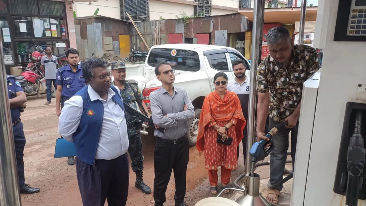 নোয়াখালীতে ফিলিং স্টেশনে ওজনে কারচুপি, দেড় লাখ টাকা জরিমানা