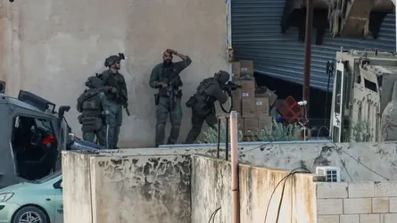 পশ্চিমতীরে আত্মসমর্পণকারী ২ ফিলিস্তিনিকে হত্যা করল ইসরাইল