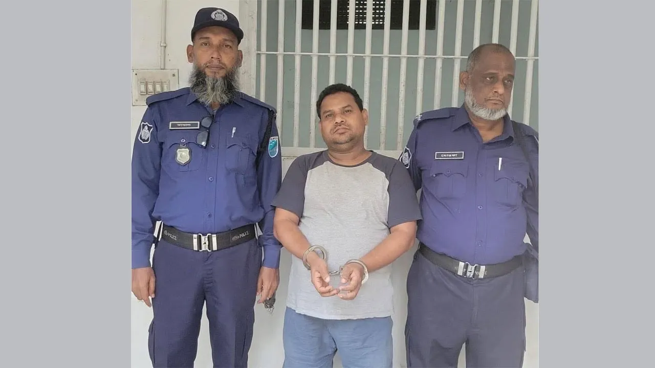 ছাত্র-জনতা হত্যা মামলার পলাতক আসামি বদরুল আলম গ্রেফতার