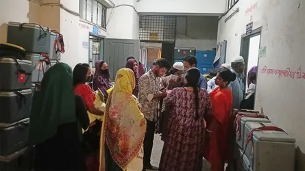 গ্রেফতার আতঙ্কে ঈশ্বরগঞ্জ স্বাস্থ্য কমপ্লেক্সের চিকিৎসক-কর্মচারীরা