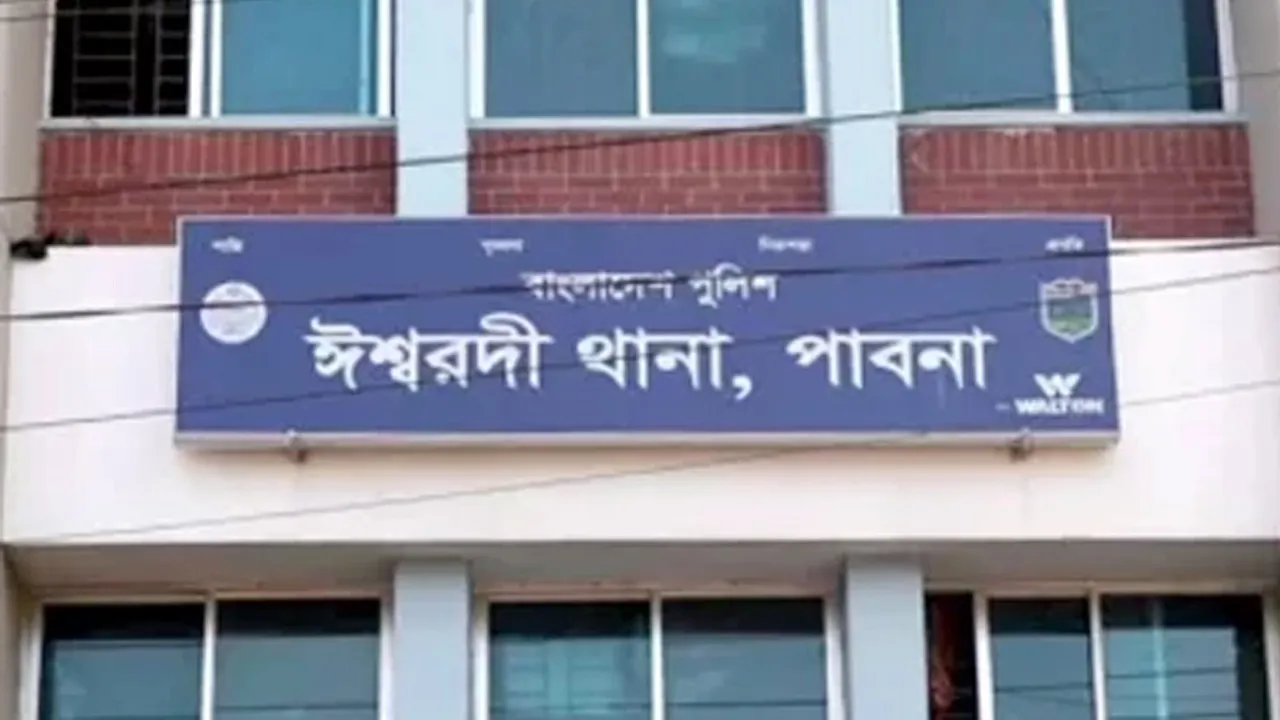 ঈশ্বরদীতে বাসচাপায় ভ্যানচালক নিহত