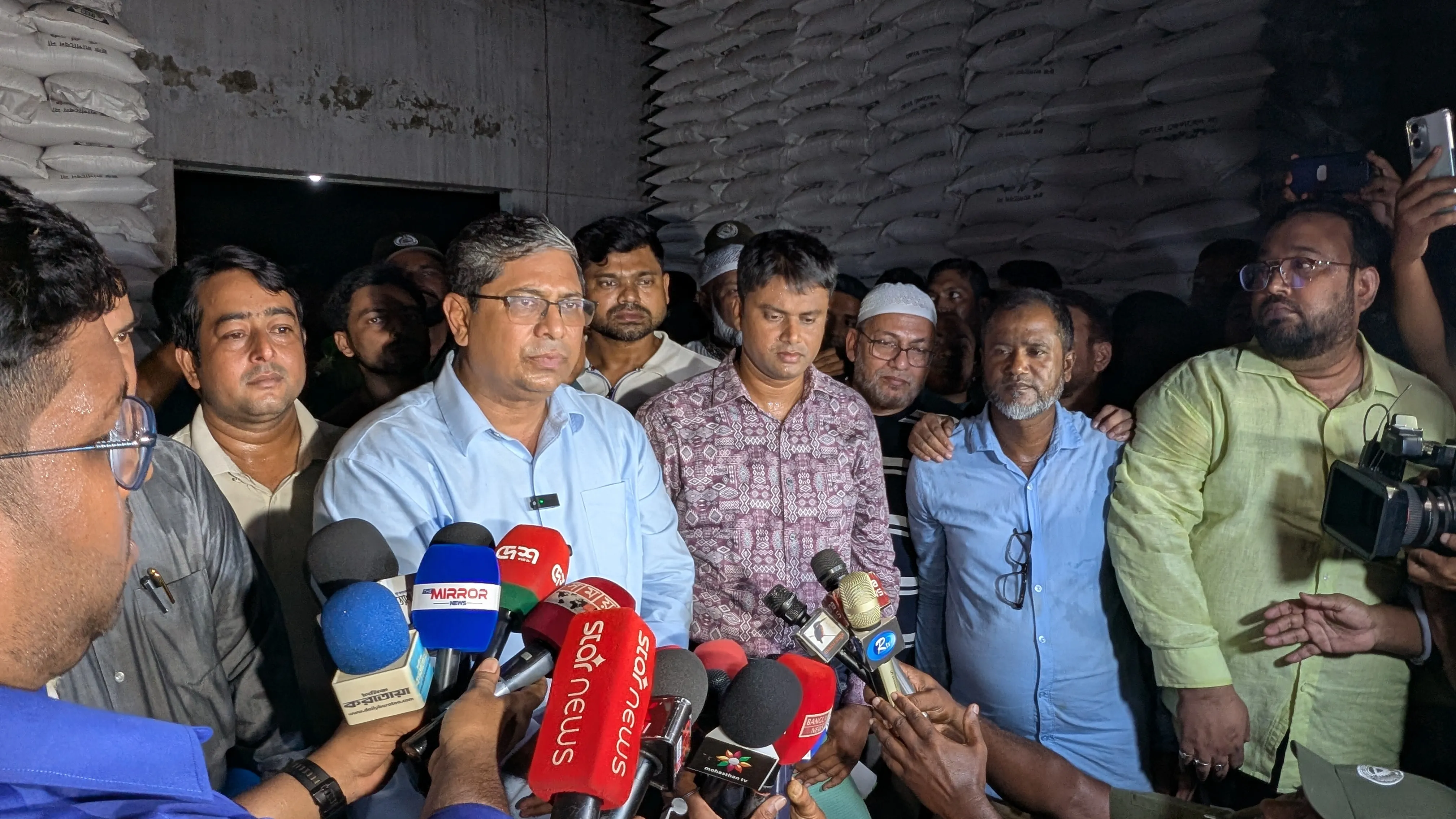সারের সঙ্কট নেই, কৃত্রিম সঙ্কট সৃষ্টি করলে কঠোর ব্যবস্থা