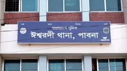 ঈশ্বরদীতে বাসচাপায় ভ্যানচালক নিহত