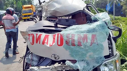 স্বামীর লাশ আনতে গিয়ে সড়ক দুর্ঘটনায় স্ত্রী নিহত