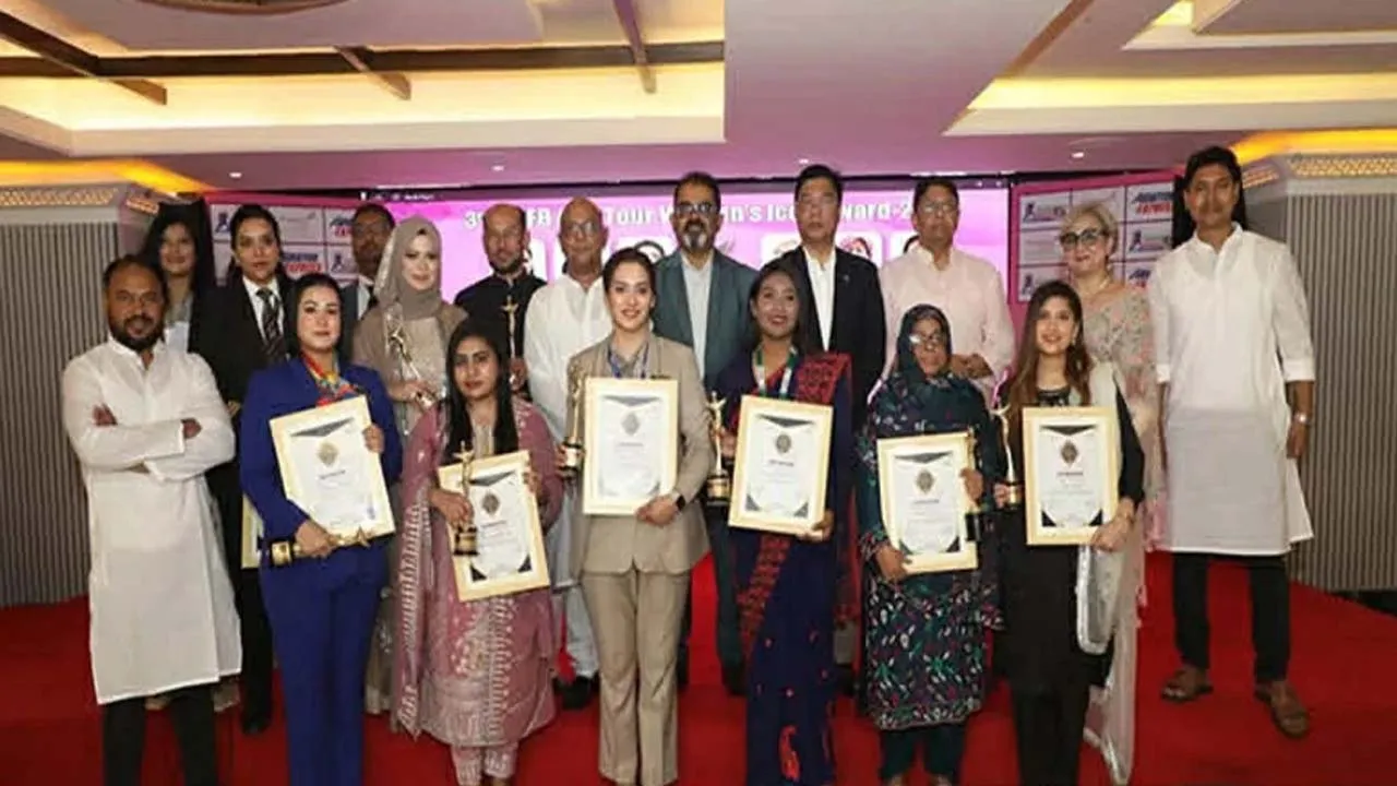 এটিজেএফবি এভিয়েট্যুর উইমেন্স আইকন অ্যাওয়ার্ড পেলেন ১০ নারী