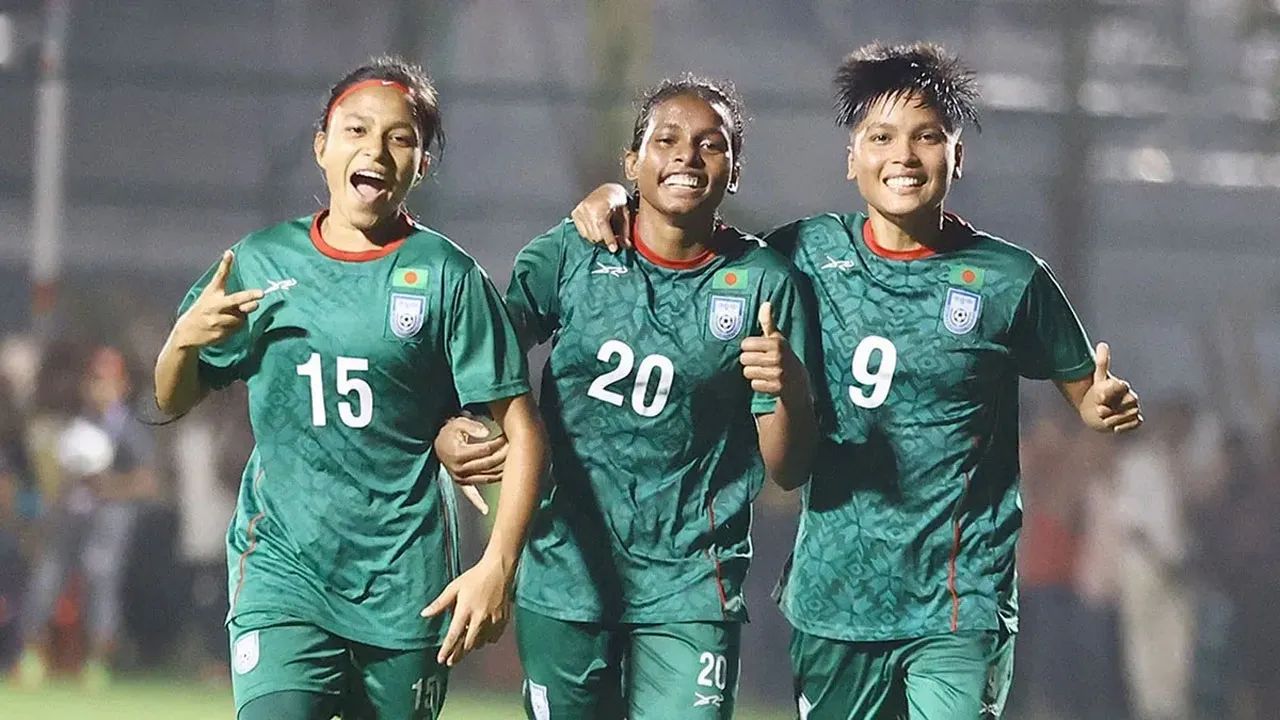 হ্যাটট্রিক শিরোপা জয়ের লক্ষ্যে শনিবার সন্ধ্যায় ভারতের মুখোমুখি হবে বাংলাদেশ