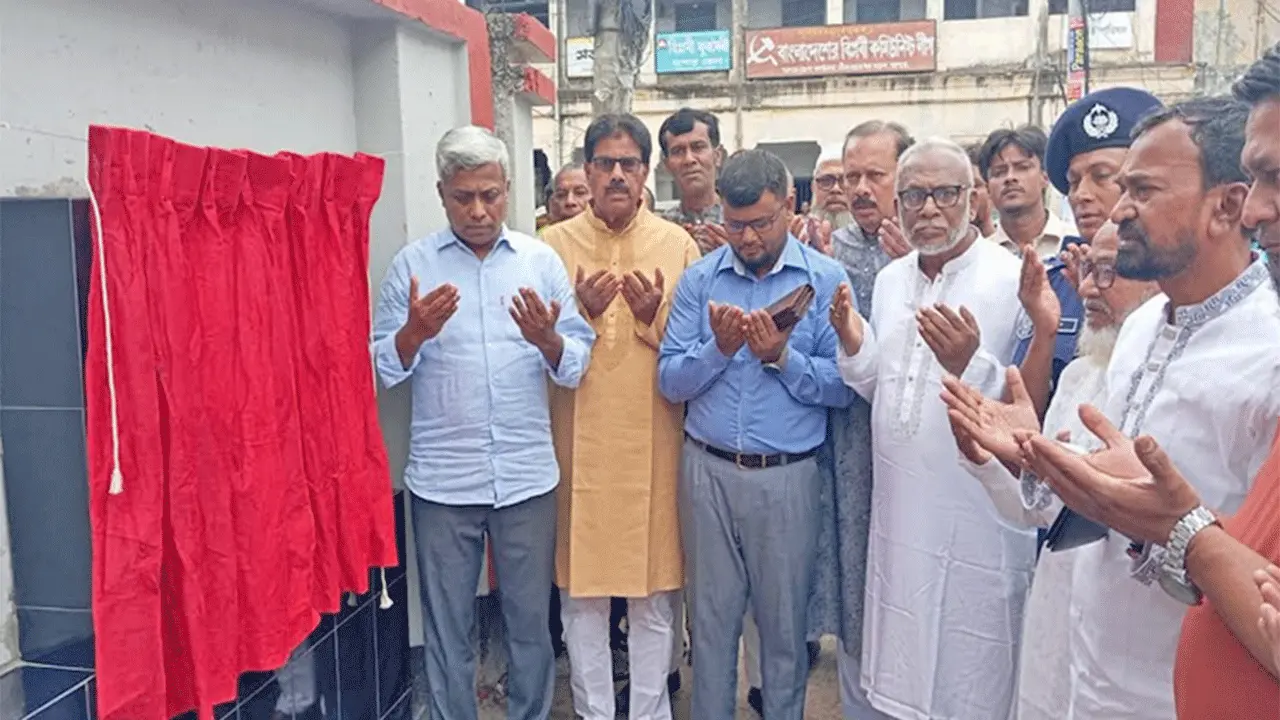 যশোর পৌরসভাকে জলাবদ্ধতামুক্ত করতে কাজ চলছে