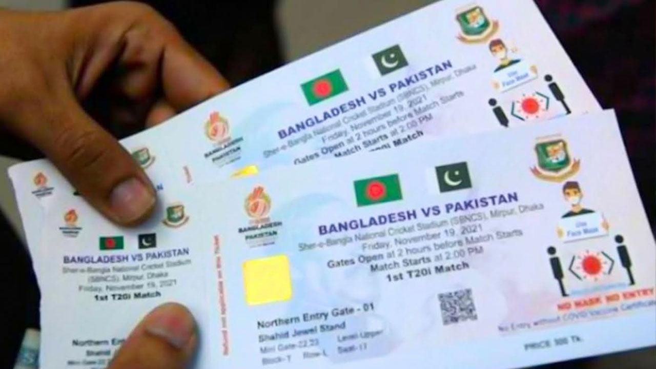 You-can-watch-the-Bangladesh-Pakistan-match-sitting-in-the-field-for-200-taka