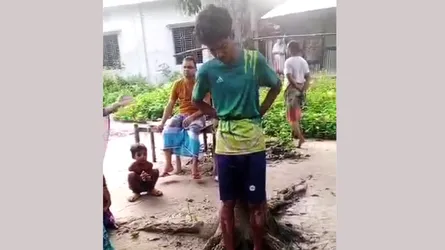 মতলবে গাছের সাথে বেঁধে যুবককে পিটিয়ে জখম, আটক ১