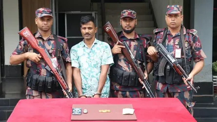 যশোরে ৪টি স্বর্ণের বারসহ যুবক গ্রেফতার