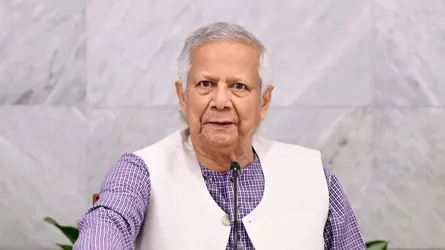 মাইলস্টোনে বিমান দুর্ঘটনায় আহতদের খোঁজ নিতে বার্ন ইনস্টিটিউটে গেলেন প্রধান উপদেষ্টা