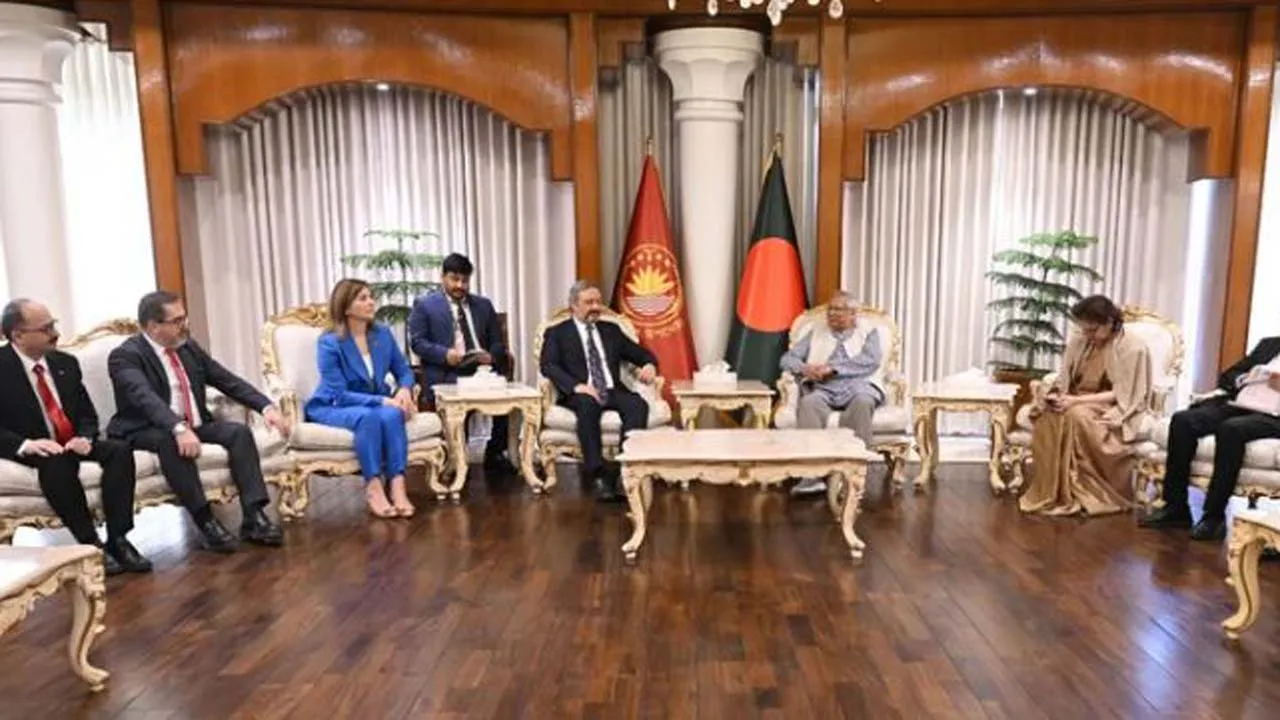 প্রধান উপদেষ্টার সাথে তুরস্কের নির্বাচনী পর্যবেক্ষক দলের সৌজন্য সাক্ষাৎ