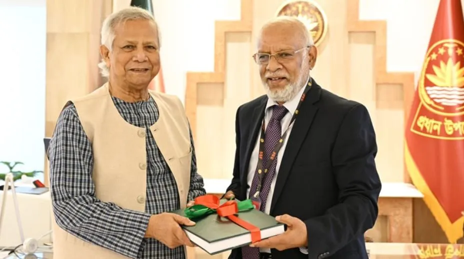 বঞ্চিত অবসরপ্রাপ্ত কর্মকর্তাদের আবেদন পর্যালোচনা কমিটির দ্বিতীয় প্রতিবেদন প্রধান উপদেষ্টার কাছে পেশ