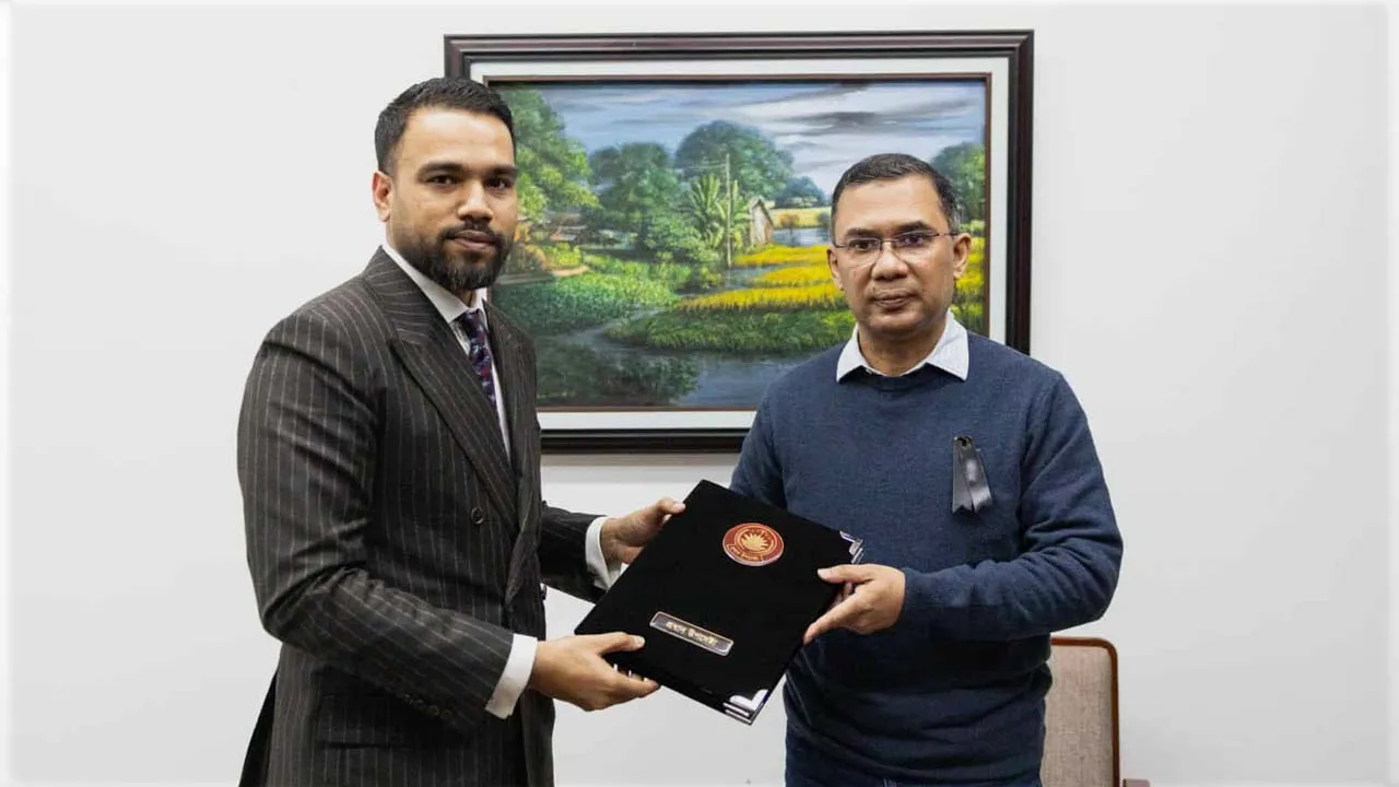 তারেক রহমানের কাছে প্রধান উপদেষ্টার শোকবার্তা হস্তান্তর