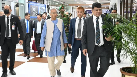 রাজনৈতিক নেতাদের নিয়ে নিউইয়র্কের উদ্দেশে রওনা প্রধান উপদেষ্টার
