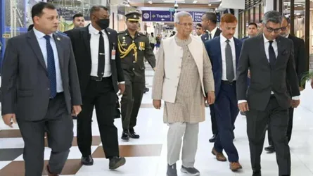 মালয়েশিয়ার উদ্দেশে ঢাকা ছেড়েছেন প্রধান উপদেষ্টা