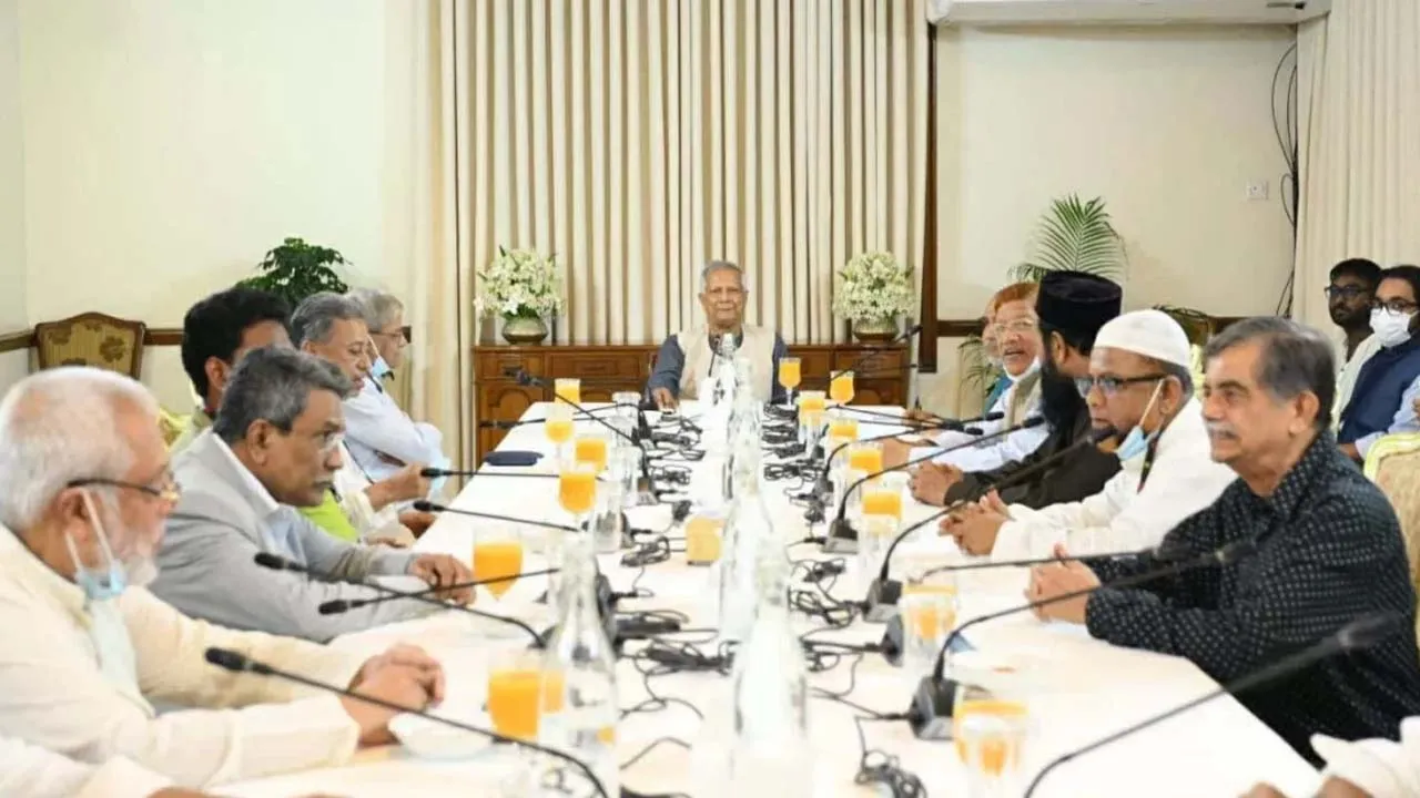 বিএনপি-জামায়াতসহ ৪ দলের সাথে বৈঠকে প্রধান উপদেষ্টা