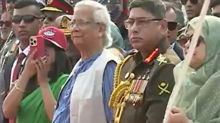 সশস্ত্র বাহিনীর আয়োজনে অংশ নিলেন প্রধান উপদেষ্টা