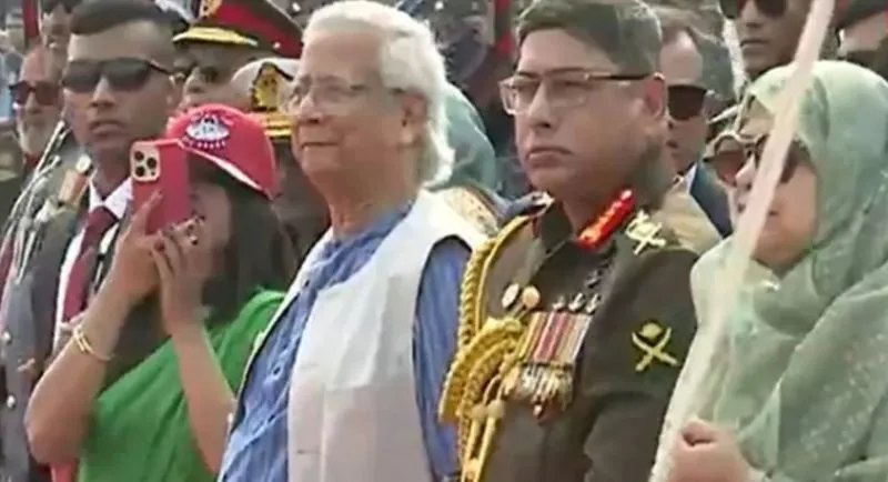 সশস্ত্র বাহিনীর আয়োজনে অংশ নিলেন প্রধান উপদেষ্টা