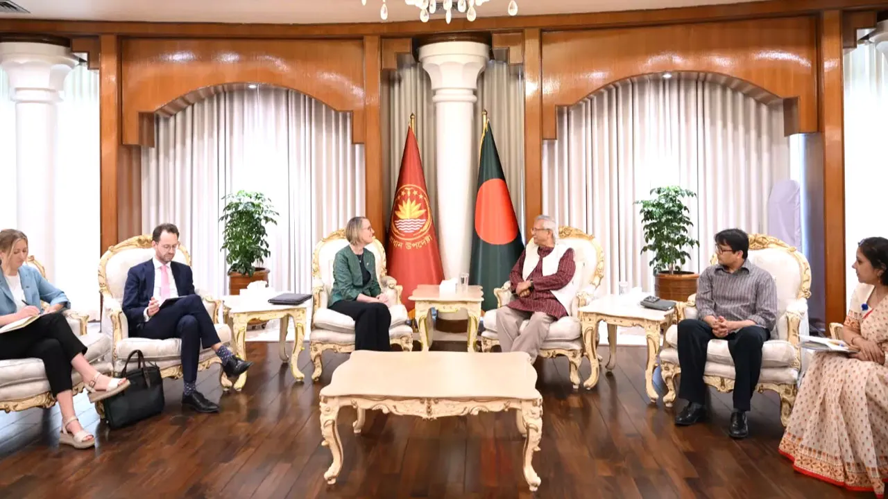 ‘কিং চার্লস হারমনি অ্যাওয়ার্ড’ পাওয়ায় ড. ইউনূসকে ব্রিটিশ হাইকমিশনারের শুভেচ্ছা