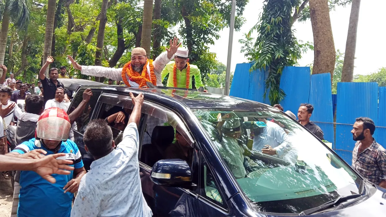 উজিরপুরে একযুগ পর বাড়ি ফিরলেন বিএনপি নেতা জিয়া আমিন