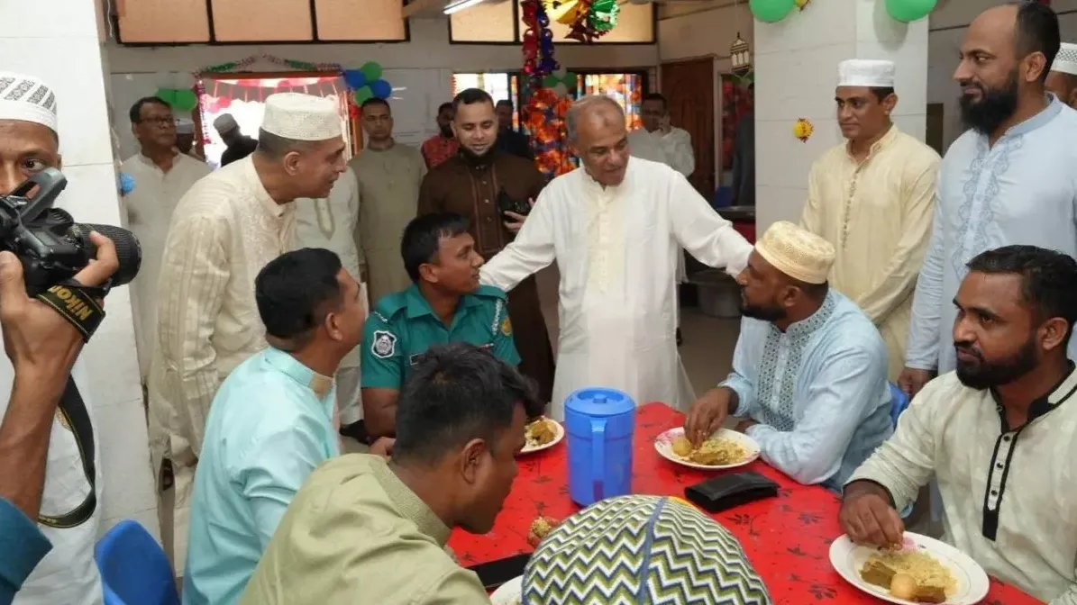 রাজারবাগ পুলিশ লাইনস পরিদর্শনে স্বরাষ্ট্র উপদেষ্টা, ঈদ শুভেচ্ছা বিনিময়