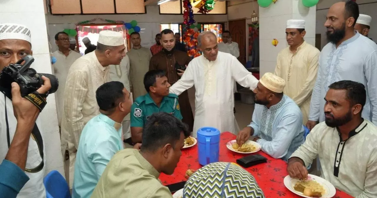 রাজারবাগ পুলিশ লাইনস পরিদর্শনে স্বরাষ্ট্র উপদেষ্টা, ঈদ শুভেচ্ছা বিনিময়