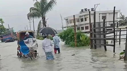 পটুয়াখালীর গলাচিপায় বেড়িবাঁধ ভেঙ্গে ৪ গ্রাম প্লাবিত