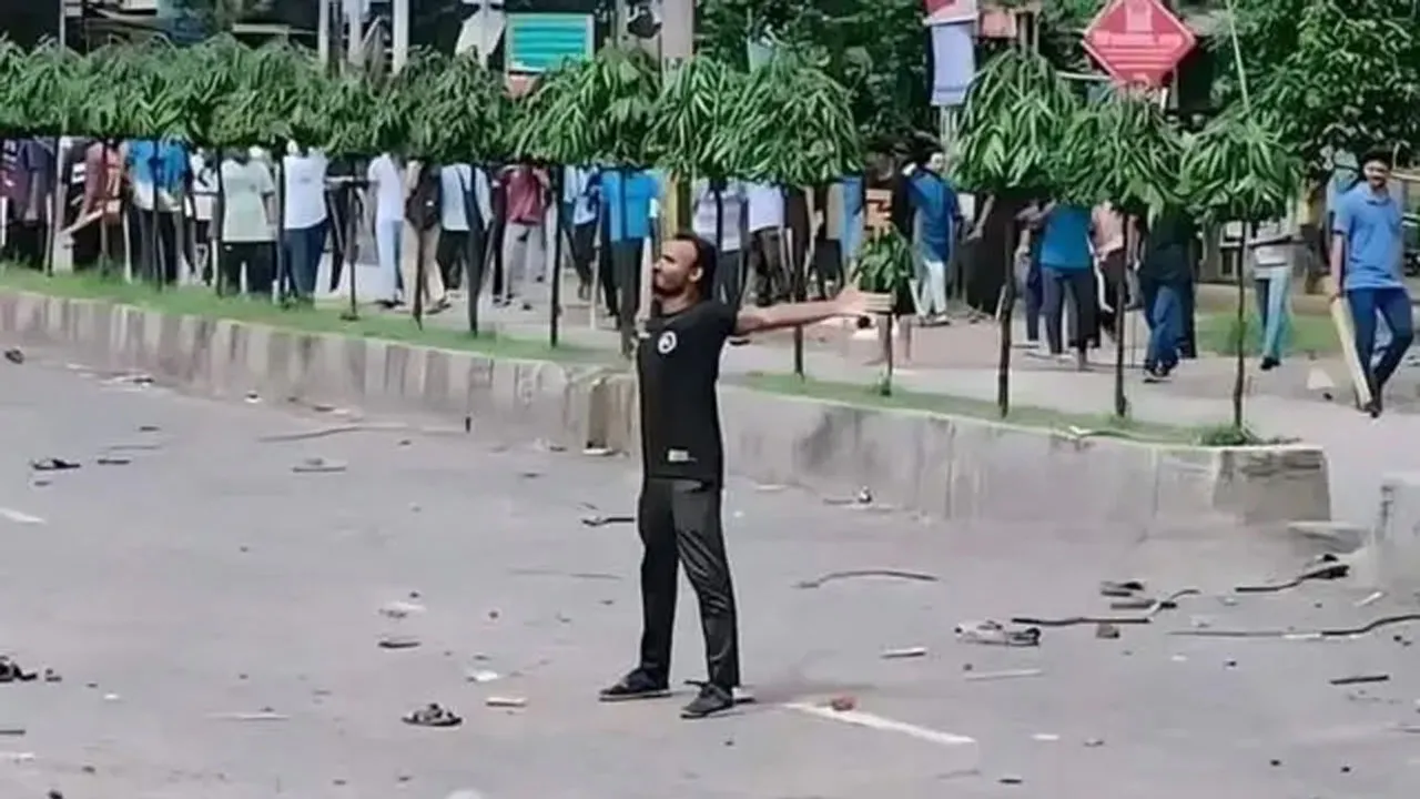 দু’বার গুলিবিদ্ধ হয়ে মাটিতে লুটিয়ে পড়েন আবু সাঈদ