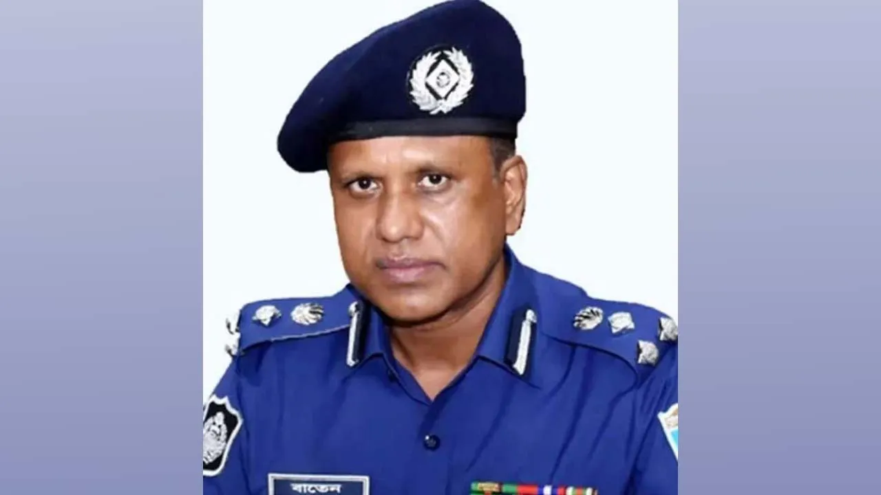 স্ত্রীসহ পুলিশের সাবেক ডিআইজি আব্দুল বাতেনের দেশত্যাগে নিষেধাজ্ঞা