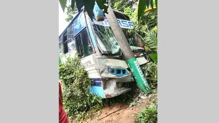লোহাগাড়ায় বাসের চাপায় মাদরাসাশিক্ষক নিহত, স্থানীয়দের মহাসড়ক অবরোধ