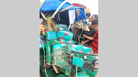 সুনামগঞ্জে বাসচাপায় বিশ্ববিদ্যালয় ছাত্রীসহ নিহত ৩