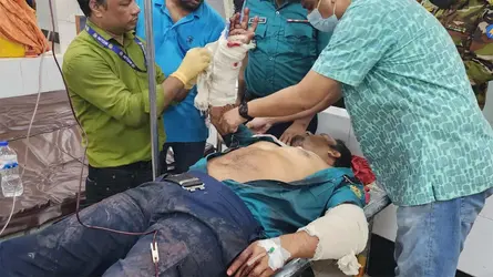 রাজধানীতে কিশোর গ্যাংয়ের তাণ্ডবে পুলিশসহ আহত ৩