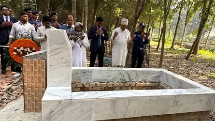 গণঅভ্যুত্থানে শহীদ শুভর কবর জিয়ারত করলেন উপদেষ্টা আদিলুর রহমান খান