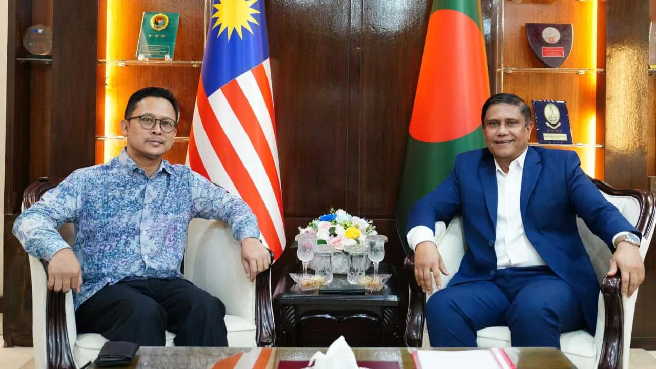 প্রধানমন্ত্রীর প্রতিরক্ষা উপদেষ্টার সাথে মালয়েশিয়ার হাইকমিশনারের সাক্ষাৎ