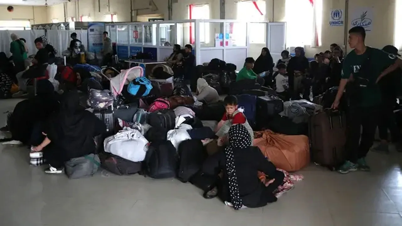 এক মাসে ইরান ছেড়েছে ২ লাখ ৩০ হাজার আফগান
