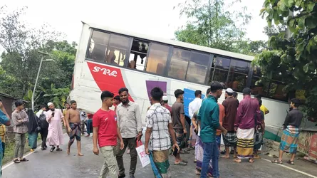 আমতলীতে বাসচাপায় নির্মাণশ্রমিক নিহত