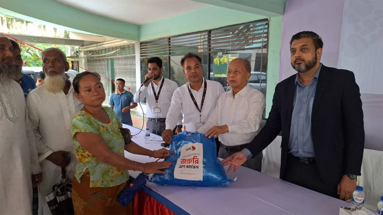 বান্দরবানে বন্যায় ক্ষতিগ্রস্ত এক হাজার পরিবারের মাঝে ইউসিবি ব্যাংকের ত্রাণ সহায়তা