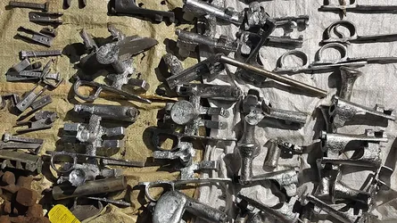 খুলনায় অস্ত্র তৈরির কারখানার সন্ধান, আটক ৩